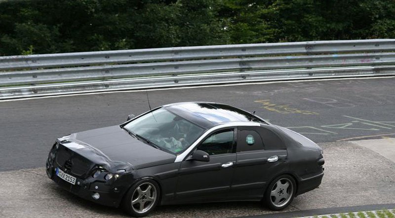 Itt az új Mercedes E-osztály 12