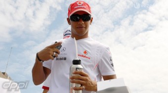 Hamiltont nem bántja a közutálat