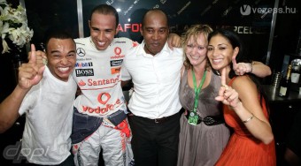 Lewis Hamilton elhagyja a Földet?