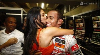 Hamilton kitolná a szemünket