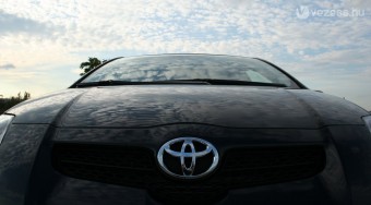 Az autóóriás is megroggyan