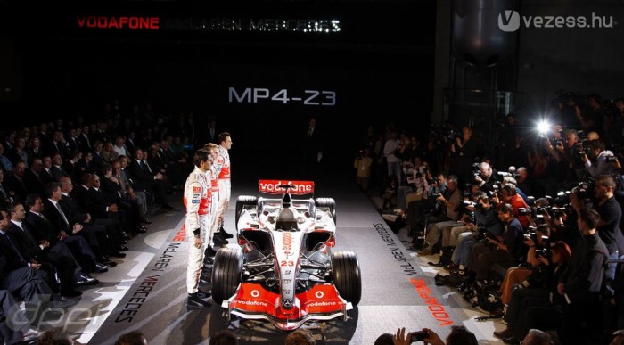 Január közepén jön az új McLaren 6