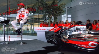 Hamilton örökre a McLarennél