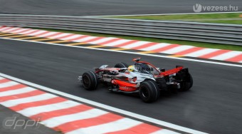 Hamilton nehéz jövőt vár