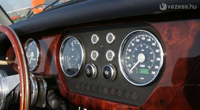 Gyönyörű a fa műszerfal