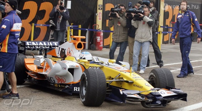 Január 20-án jön az új Renault 6 | Vezess Az új pályán debütál az R29