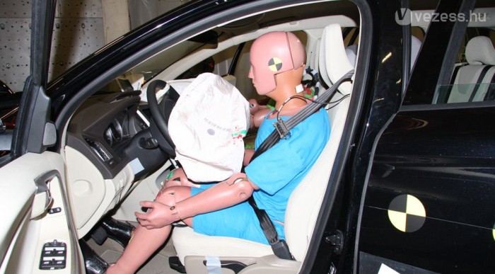 Volvo XC60 – hibátlan utasbiztonság 5 | Vezess Kutya baja