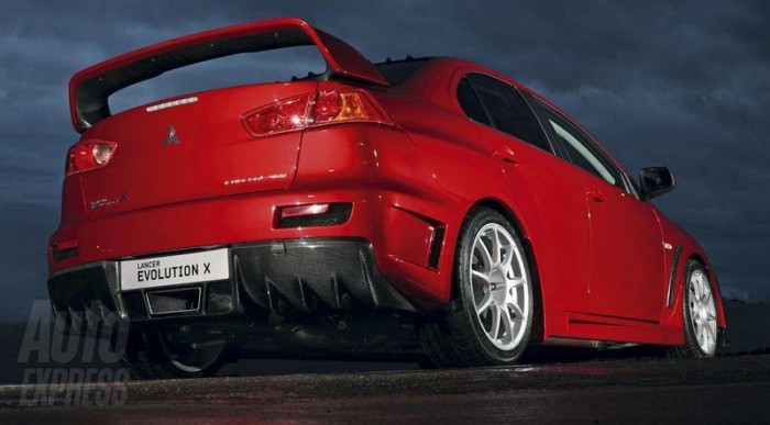 Alacsonyabban ül és jobban lassúl