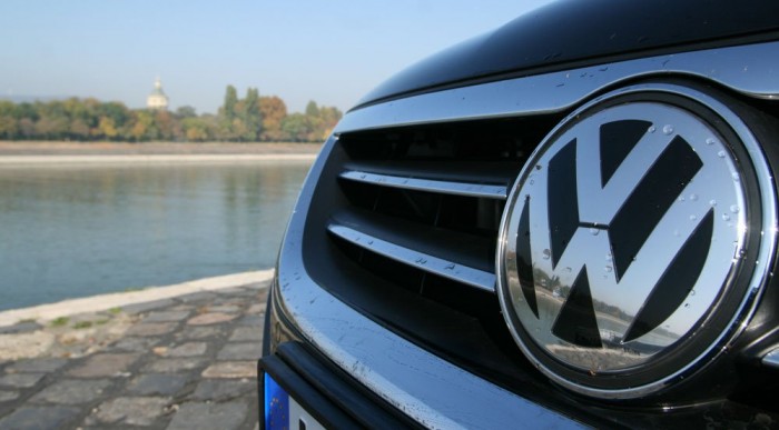 Bumszli emblémák járnak a CC-hez