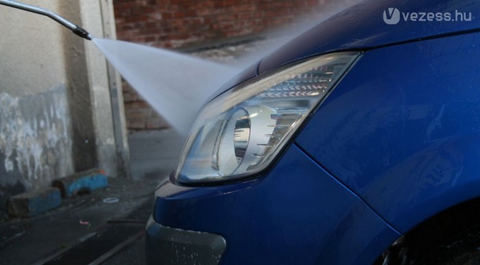 A gőzborotva levágja az ujjadat 8 | Vezess 200 baros nyomással tör elő a víz, de a kutakon visszacsavarják