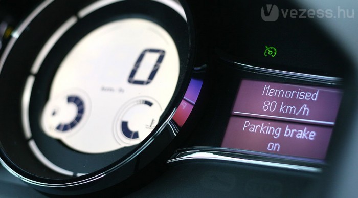 Látványos műszereket kapott az új Megane