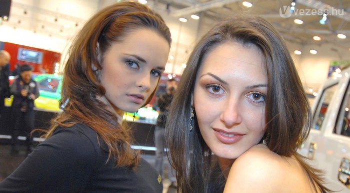 Dögös nők a tuning kiállításról 8