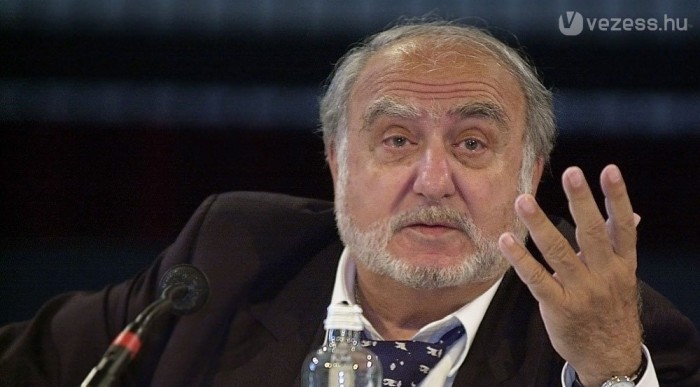 Hayek is Miklós. Na jó, Nicolas