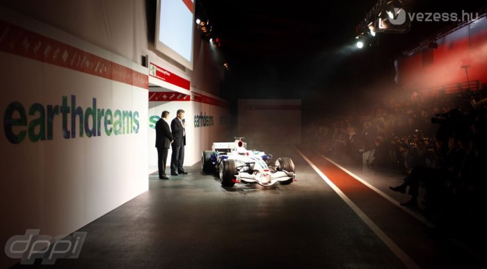 A Honda F1 bedobta a törölközőt