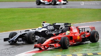 F1: Jönnek a háromautós csapatok?