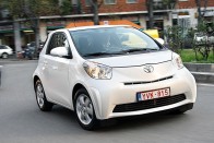 Toyota iQ: Nem csak csajoknak 19