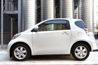 Toyota iQ: Nem csak csajoknak 22