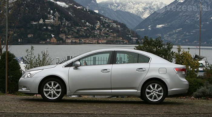 Új Avensis: Fél osztállyal feljebb? 8