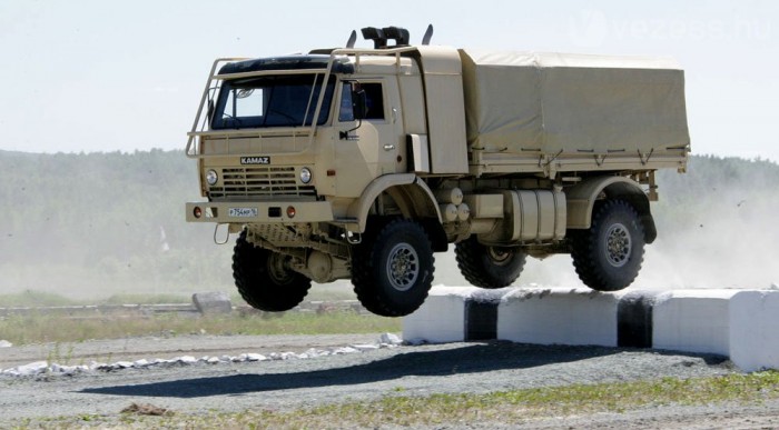 Kamazt vesz a Daimler