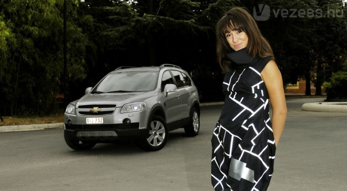 Művészeket támogat a Chevrolet 4 | Vezess Chevrolet ihletésű ruha