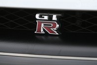 Nissan GT-R: Porschét reggelizik 80