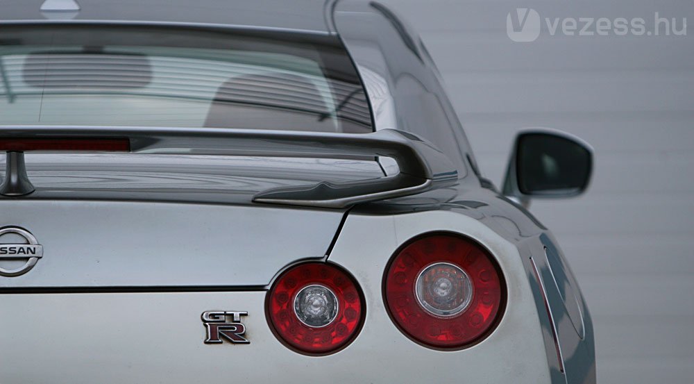 Nissan GT-R: Porschét reggelizik 41