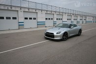 Nissan GT-R: Porschét reggelizik 92