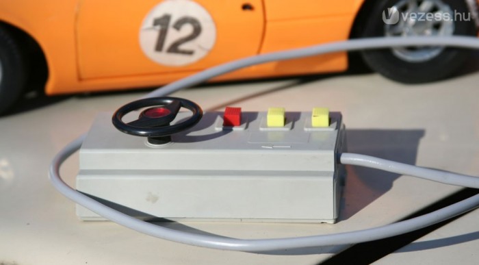 Tamás drót nélküli után epekedett