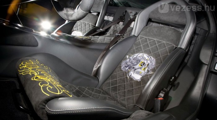 Új anyagokat és látványos díszítést vetnek be