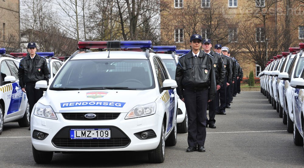Új autókban a rendőrök 64