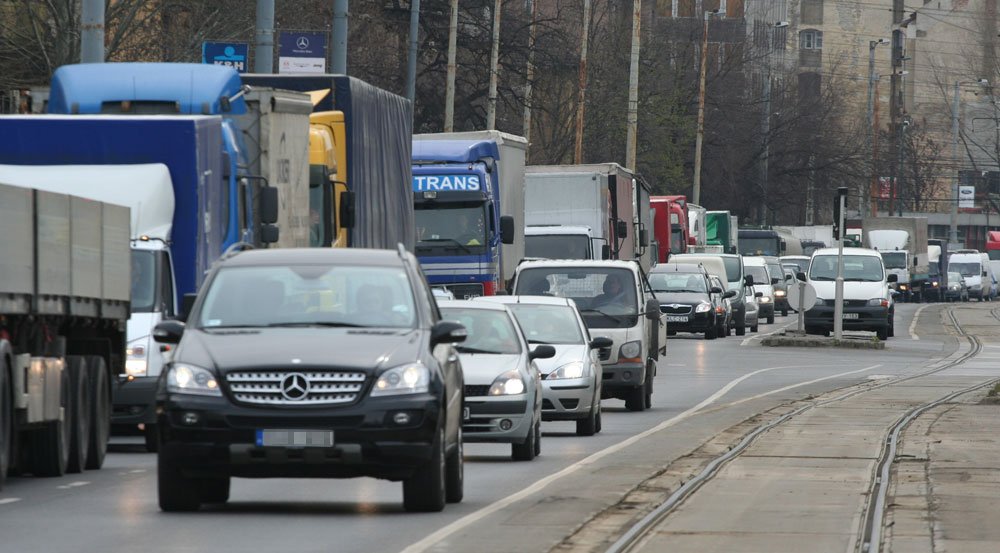 Szigorítaná a kamionstopot az SZDSZ is 24