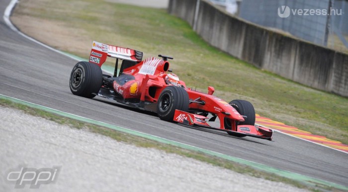 Egyedi KERS-t fejlesztett a Ferrari 6 | Vezess Az autó orrával is próbálkoztak