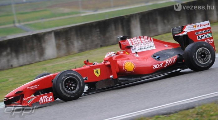 Már nem lóg ki, aminek nem szabad