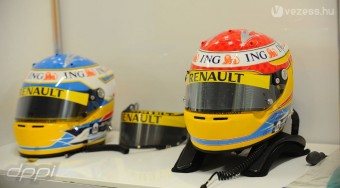 Alonso új sisakra vált