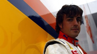 Alonso két keréken is menő