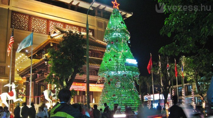 Önkényuralmi üvegkarácsonyfa