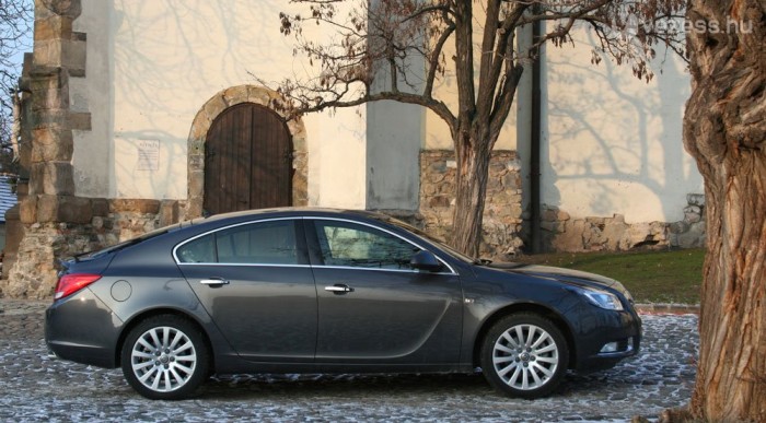 Közel olyan hosszú, mint az E-osztály