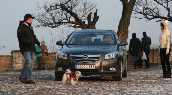 Opel Insignia - Teher alatt