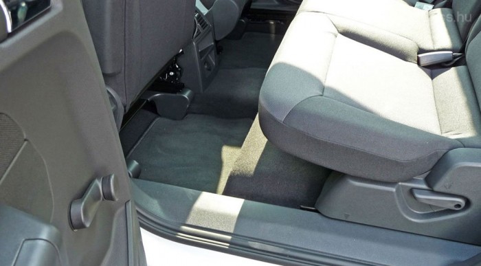 A Zafira hátsó ülése alatti dudor a gyanús