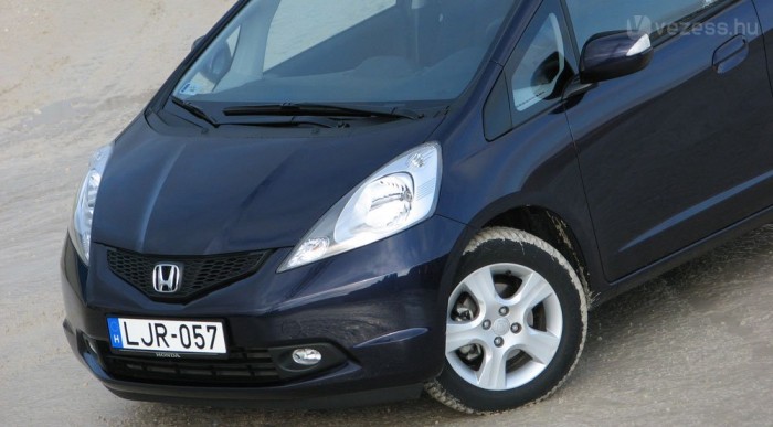 Honda Jazz 2 – érdemes beülni! 9 | Vezess Kéne bele egy erősebb motor, egy hosszabb váltó, meg némi zajszigetelés