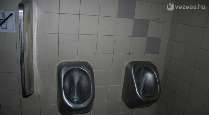 Nem működött a világítás a nagyfügedi pihenőhely toalettjében