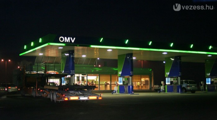 Ez is színvonalas, de szemközt van az ország egyik legszuperebb WC-je. Hasonló az M1-en az osztrák határ előtt átalakított MOL-kút toalettjéhez