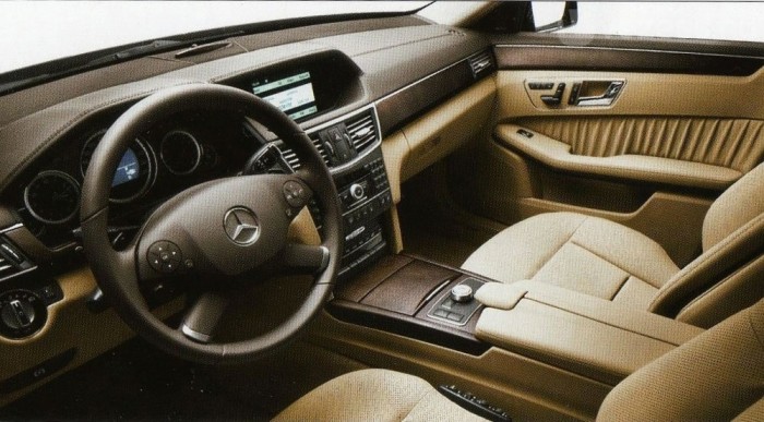 Szögletesebb formák az utastérben