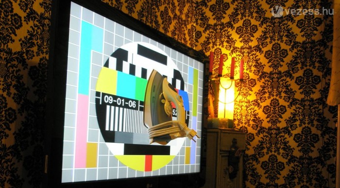 Hogyan tegyük egyszerűen a TV-re a vasalót?