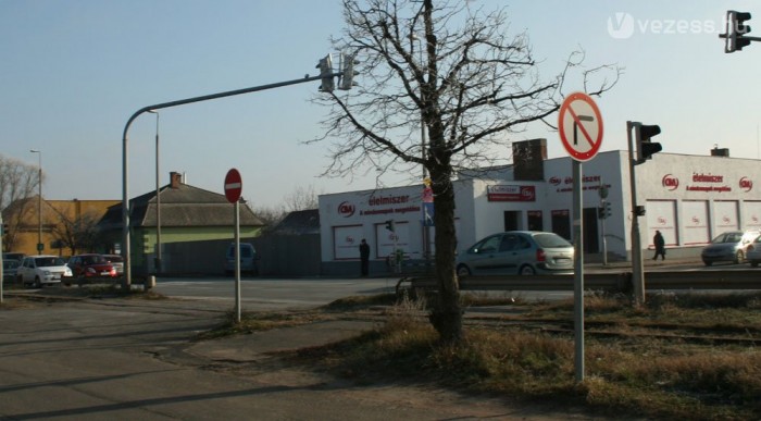 Tilos áthajtani ebből az irányból