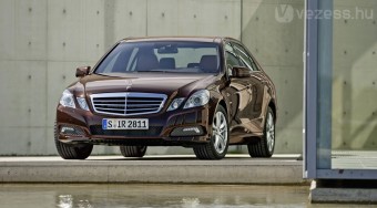 Felébreszt az új Mercedes