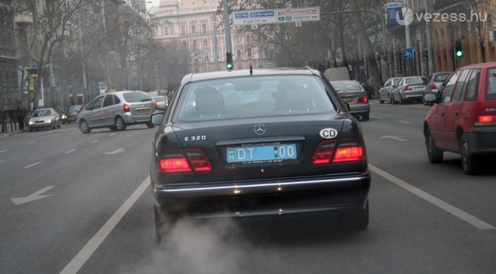 Páros vagy páratlan? – Videó 8 | Vezess Szmogriadó esetén is előny a diplomata rendszám
