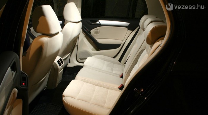 Ha muszáj, elfér három ember