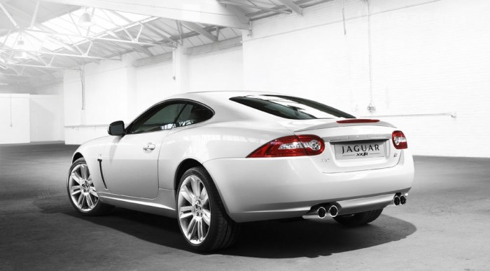 Az 5,0 lieters szívó 385 lóerős