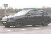 Az 5-ös és az X6 közé igyekszik a BMW túraautója